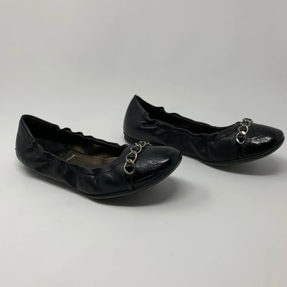 AGL Attilio Giusti Leombruni Chain Flats in Black - Picture 4 of 8